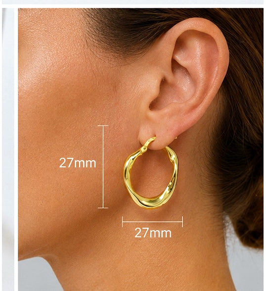 Orecchini a Cerchio Organico Wavy Dorati 18Kt – 27 × 27 mm