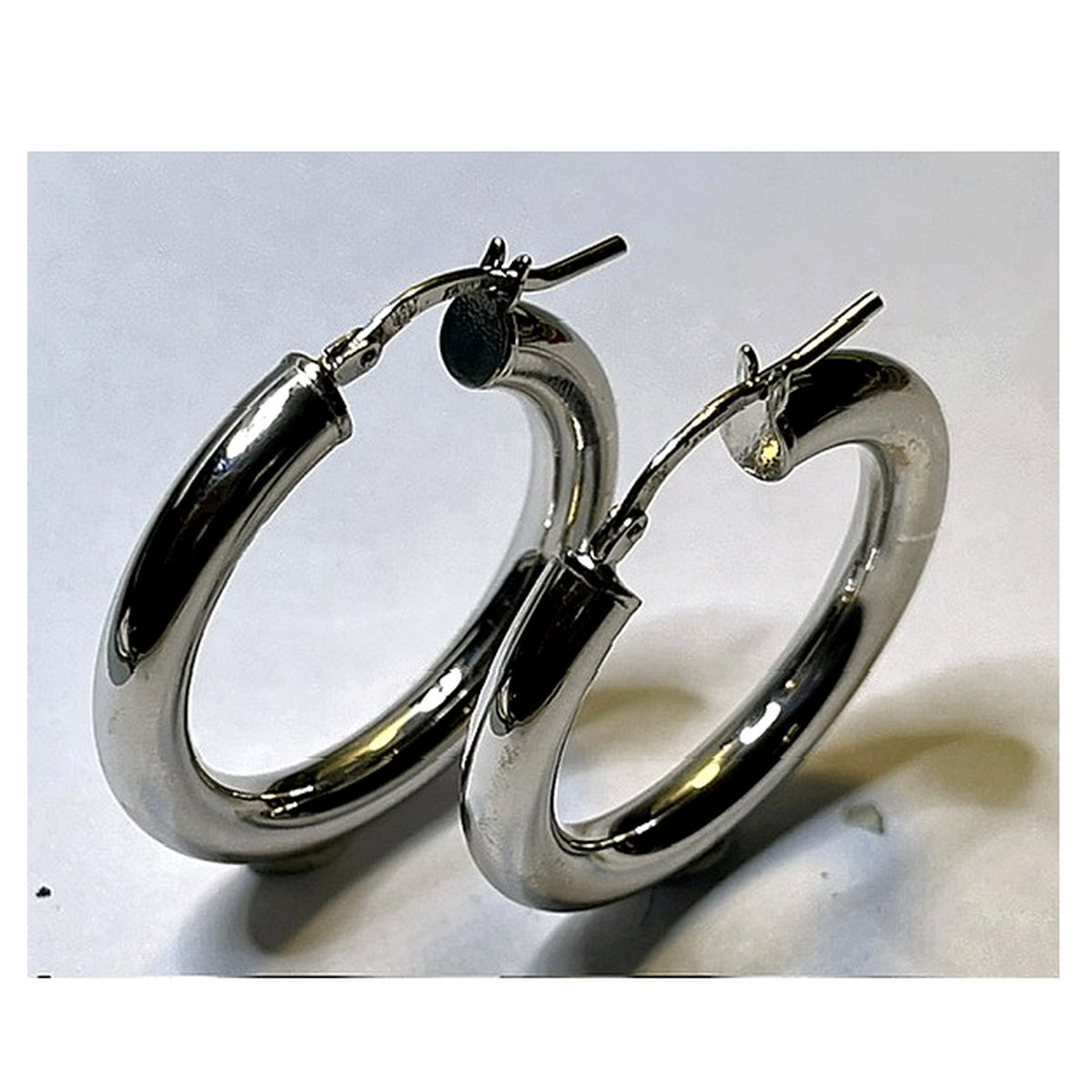Orecchini a Cerchio Tubolari Bombati in Argento 925 – 30 × 29 mm